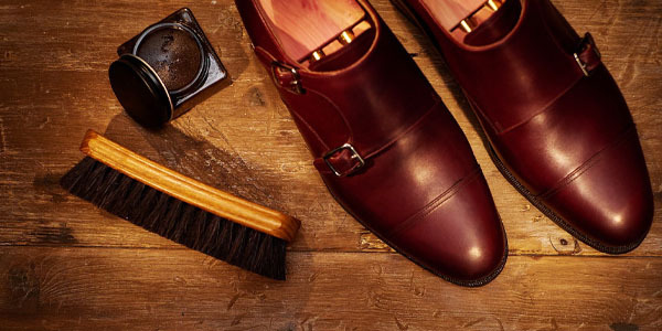 Les embauchoirs à chaussures : sont-ils indispensables pour l'entretien de  vos chaussures ? –