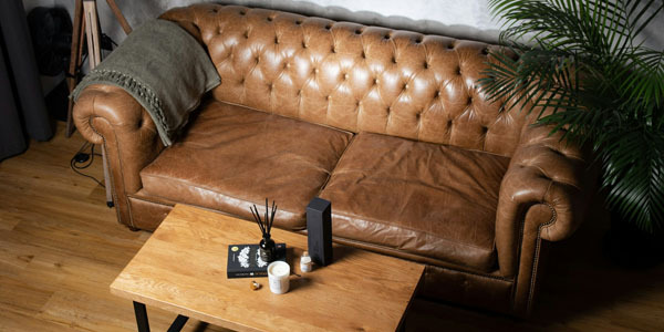 Comment entretenir votre canapé Chesterfield en cuir : guide complet ?